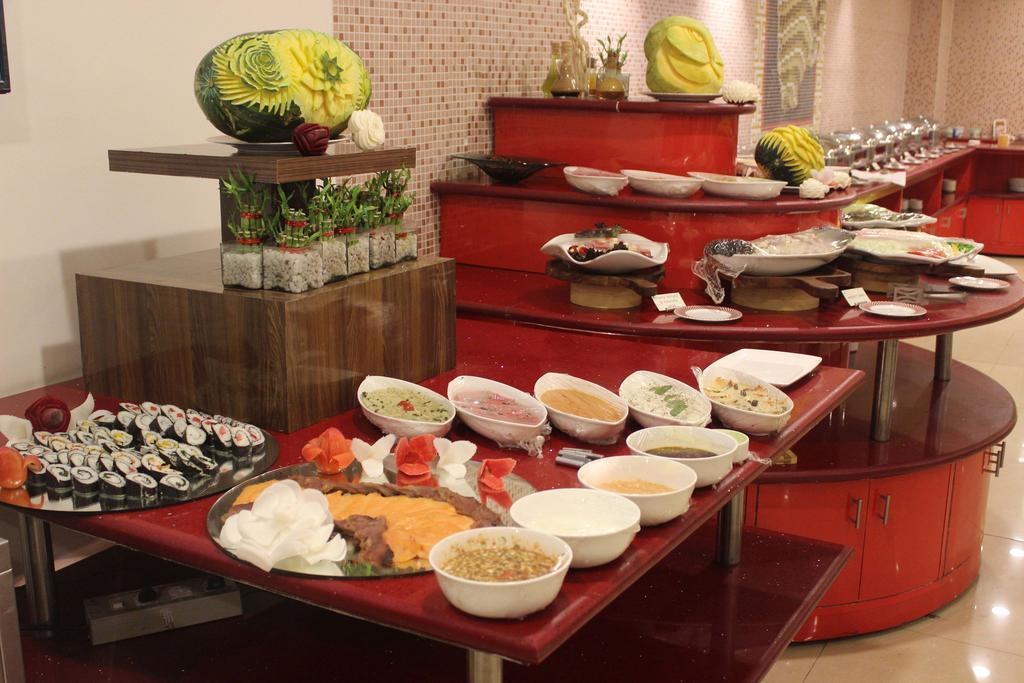 Xenious World Square Hotel غازي أباد المظهر الخارجي الصورة