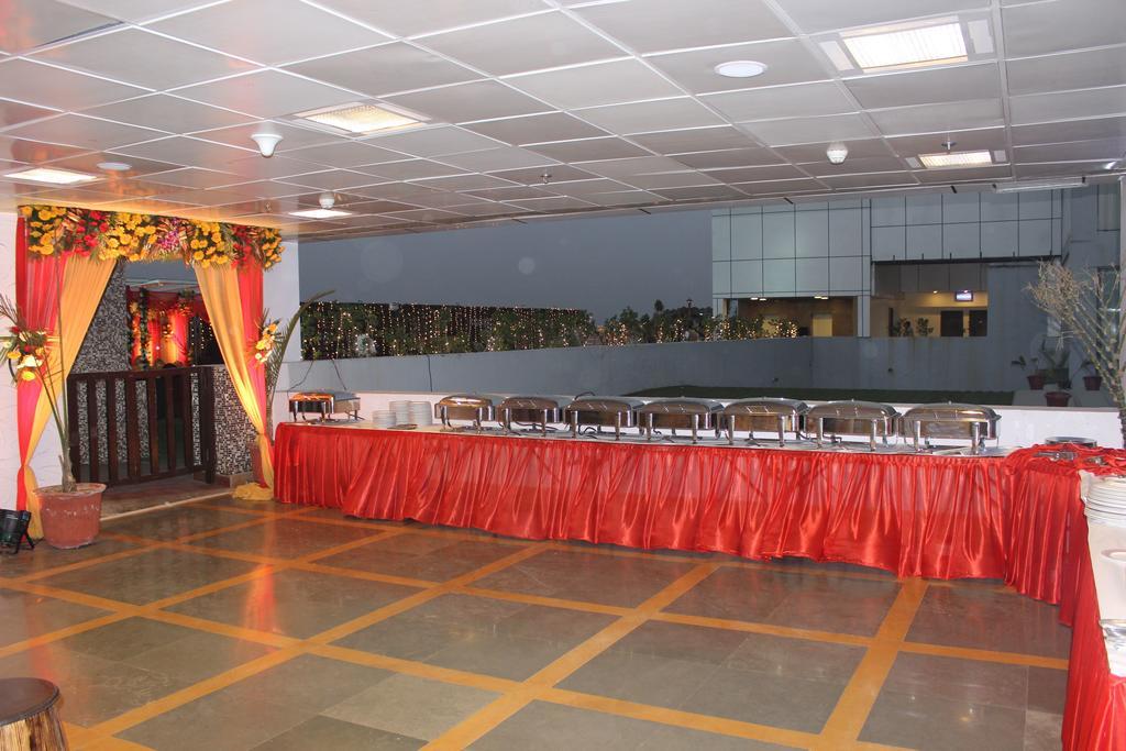 Xenious World Square Hotel غازي أباد المظهر الخارجي الصورة