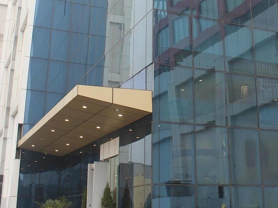 Xenious World Square Hotel غازي أباد المظهر الخارجي الصورة