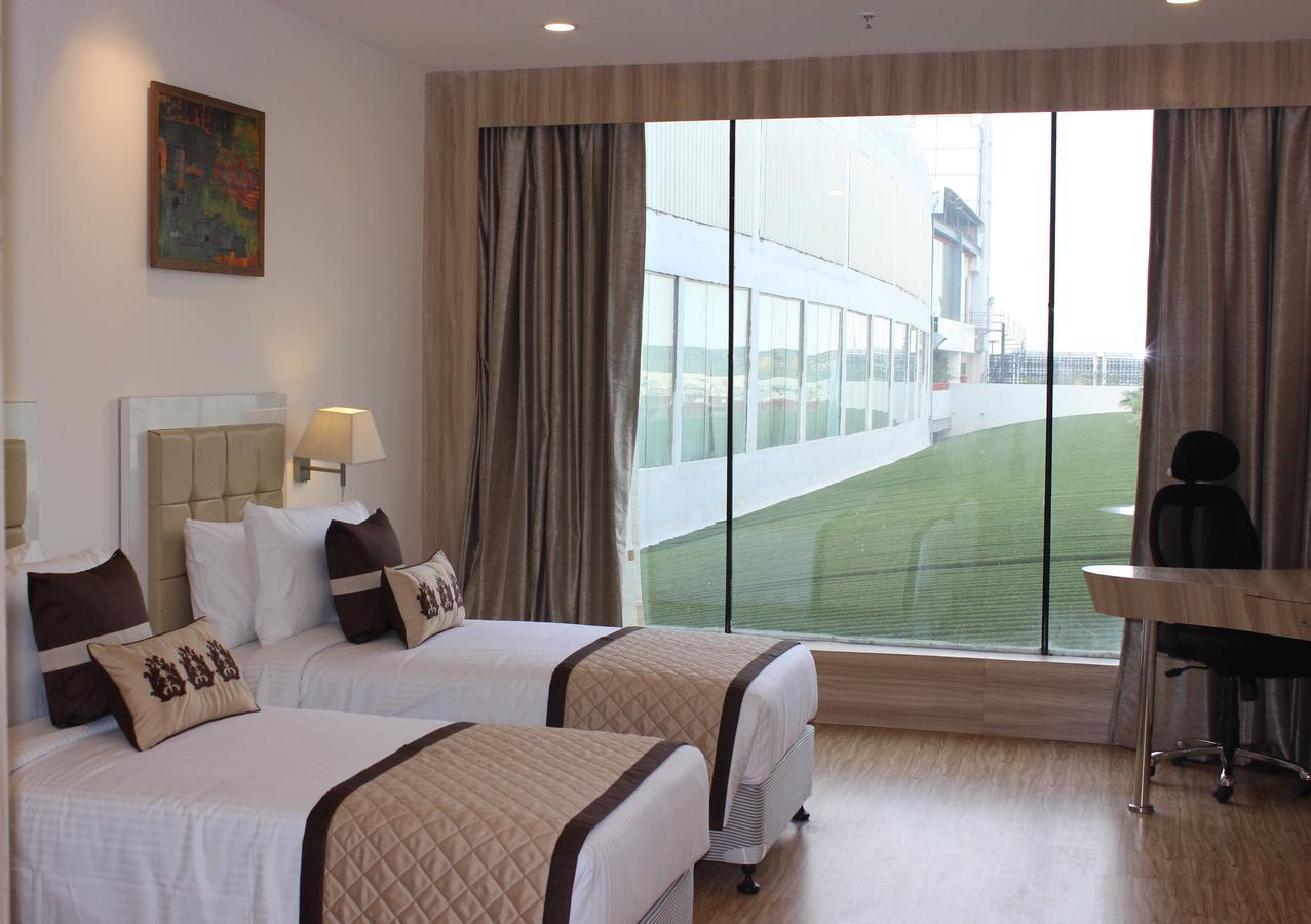 Xenious World Square Hotel غازي أباد المظهر الخارجي الصورة